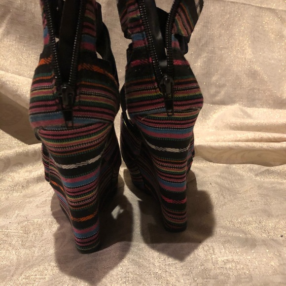 Heels - Picture 4 of 4